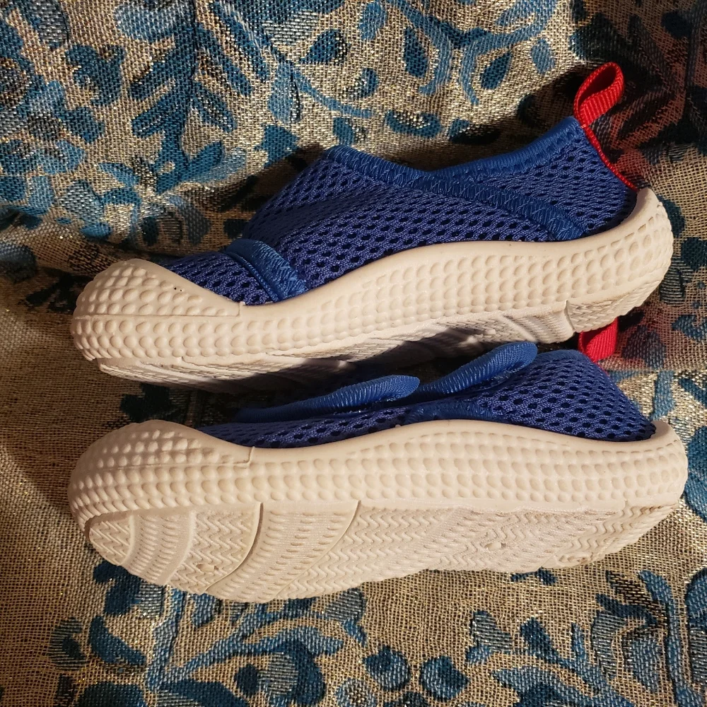 Swim/ Athletic Blue And White Theo Shoes  NWOT Cat & Jack Toddler Size 5